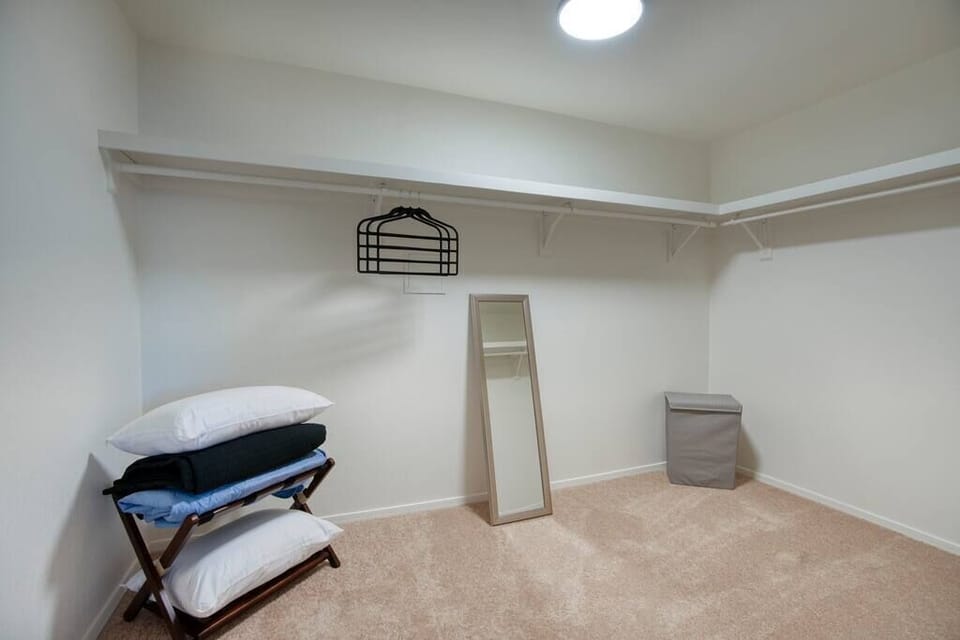 King master walk-in closet