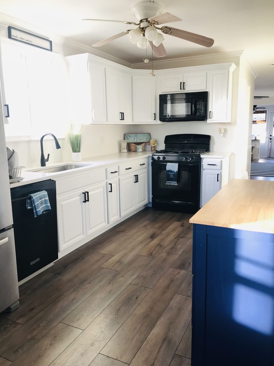 Kitchen with quartz countertops 