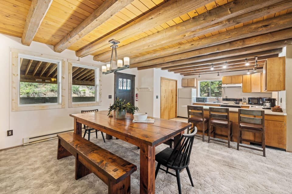 Kitchen & Dining Area