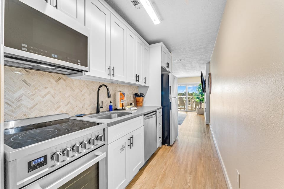 Fully Stocked Kitchen with Stainless Steel Appliances and Dual (Keurig/Drip) Coffee Maker