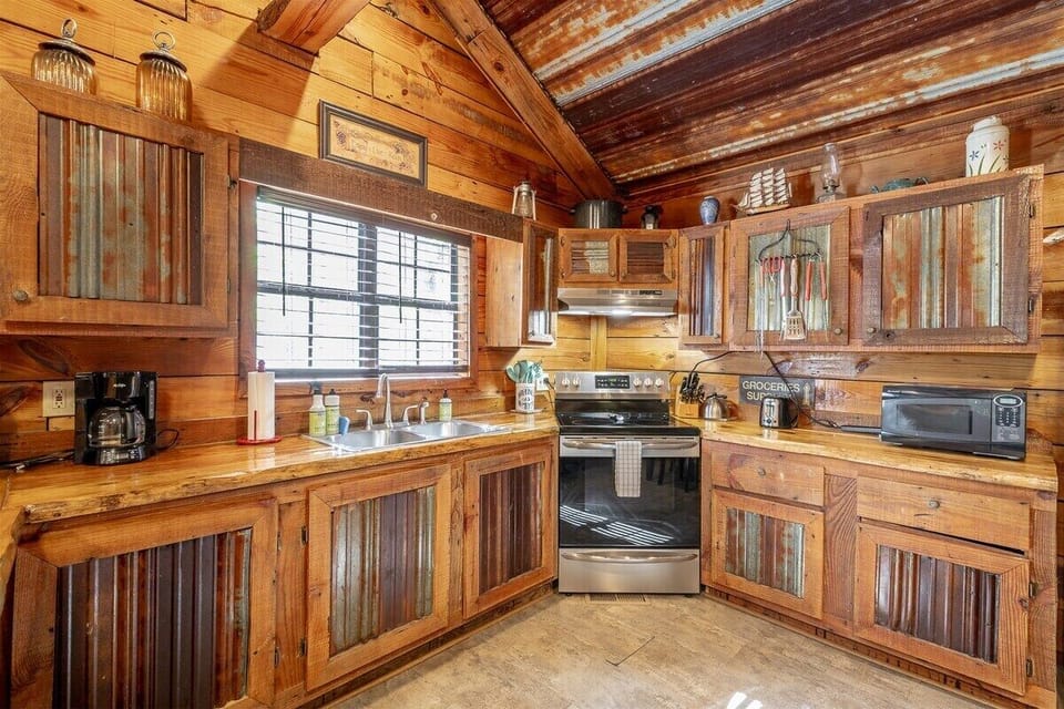 Cabin 1 - kitchen