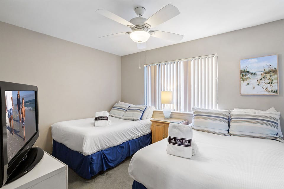 22-Walton-Dunes-13-Guest-Bed