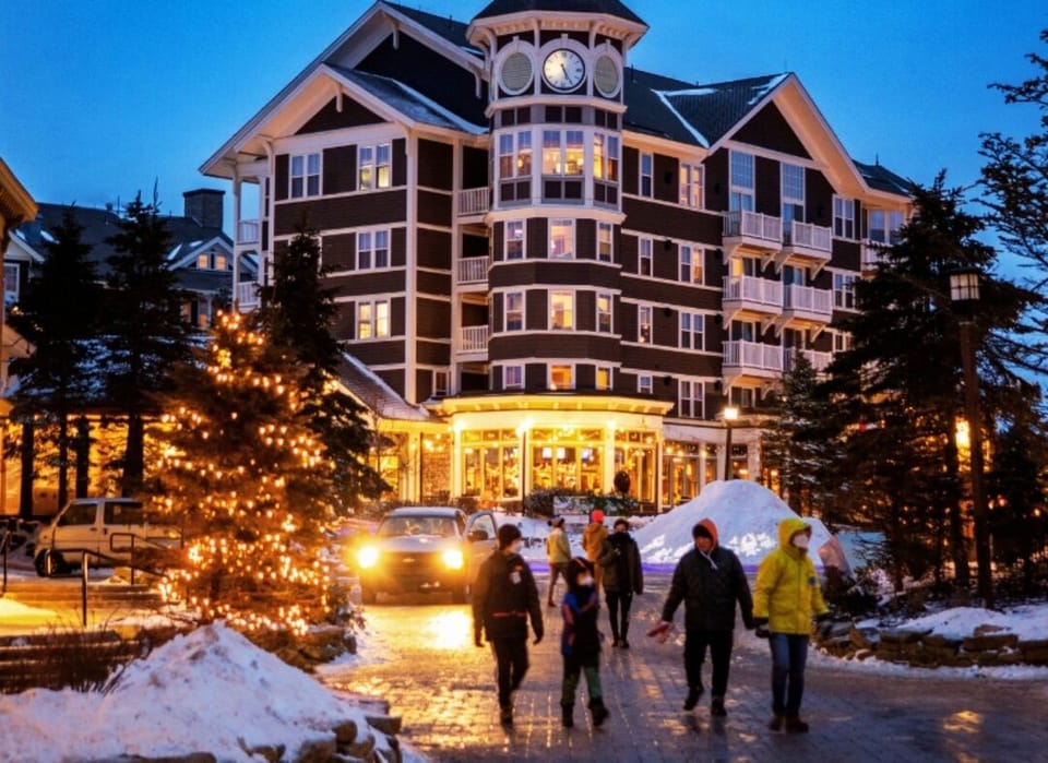 Experience the magic of Allegheny Springs at night.  Yvette Moore, a previous guest says: "Beautiful location, right in the heart of the Village! Everything you could possibly need is steps away—rentals, ski school, restaurants, and even a coffee shop".
