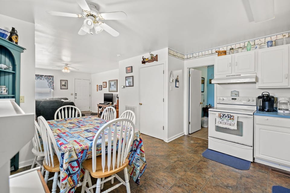 Kitchen / Dining Table