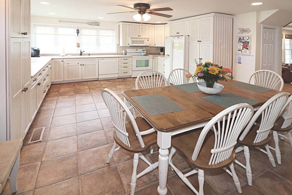 Kitchen / Dining Table