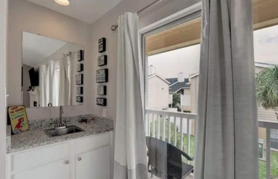 Wet bar and balcony