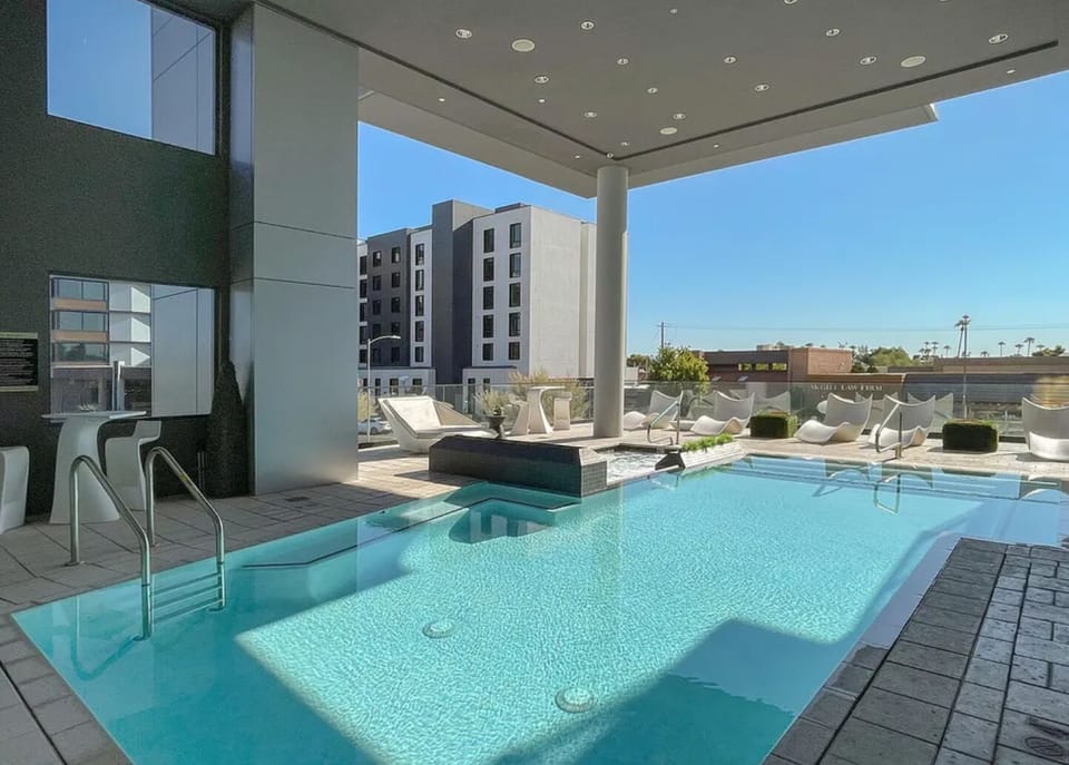 Pool and jacuzzi outdoor area.
