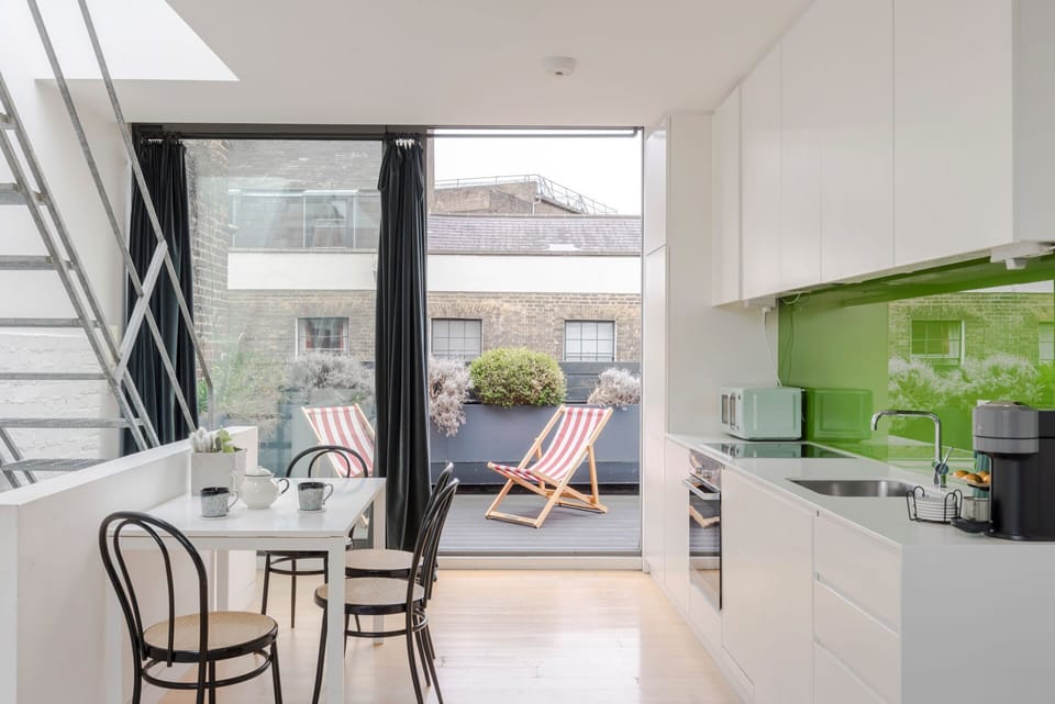 Kitchen & Dining Area