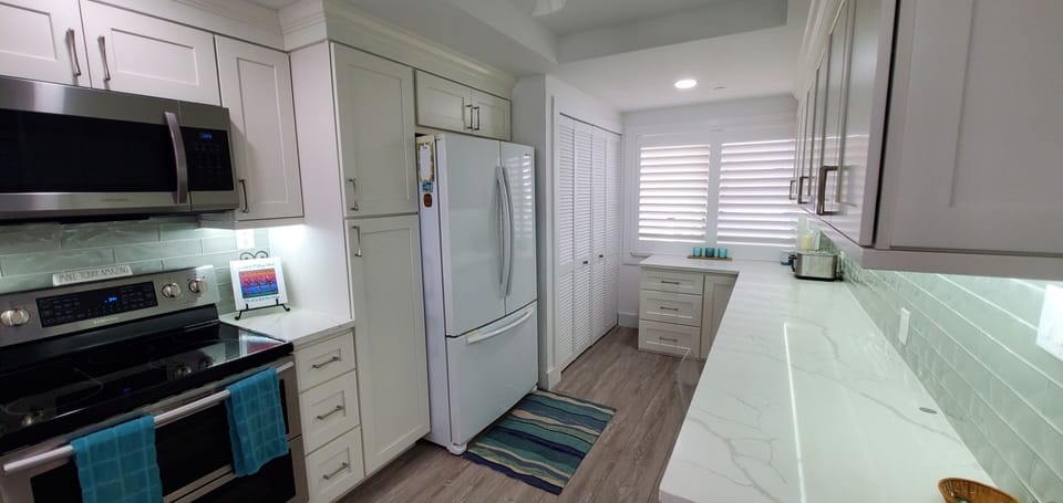 Buttonwood Cove 104B kitchen
