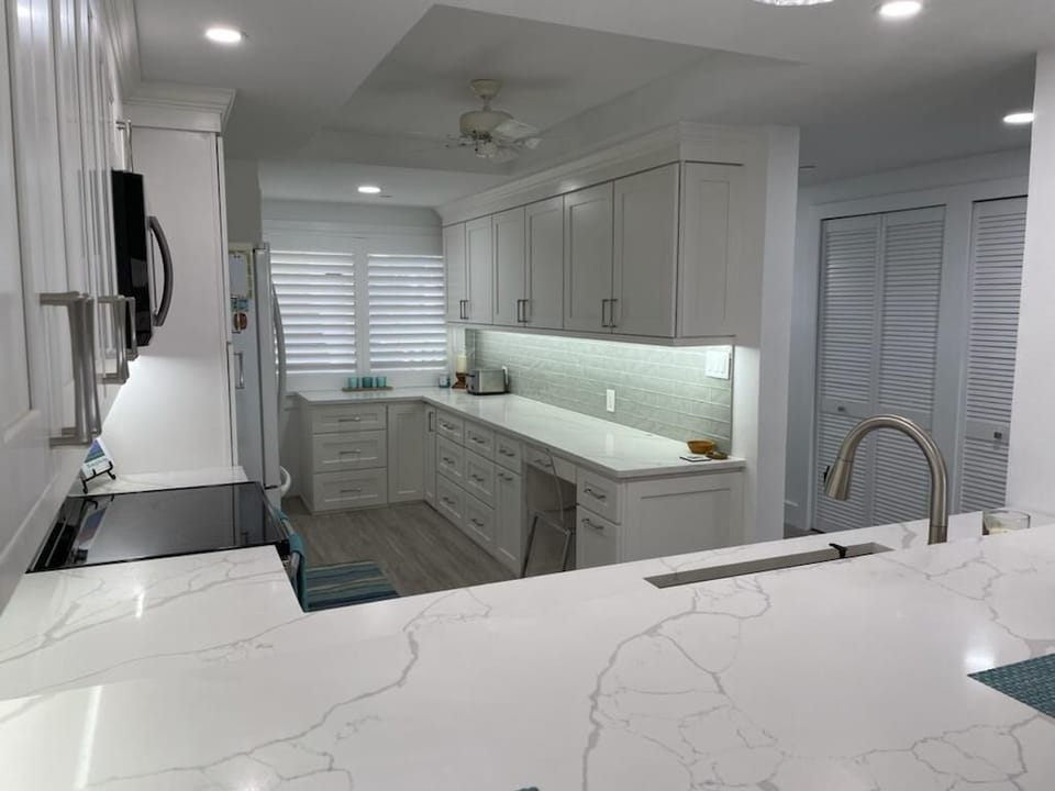 Buttonwood Cove 104B kitchen