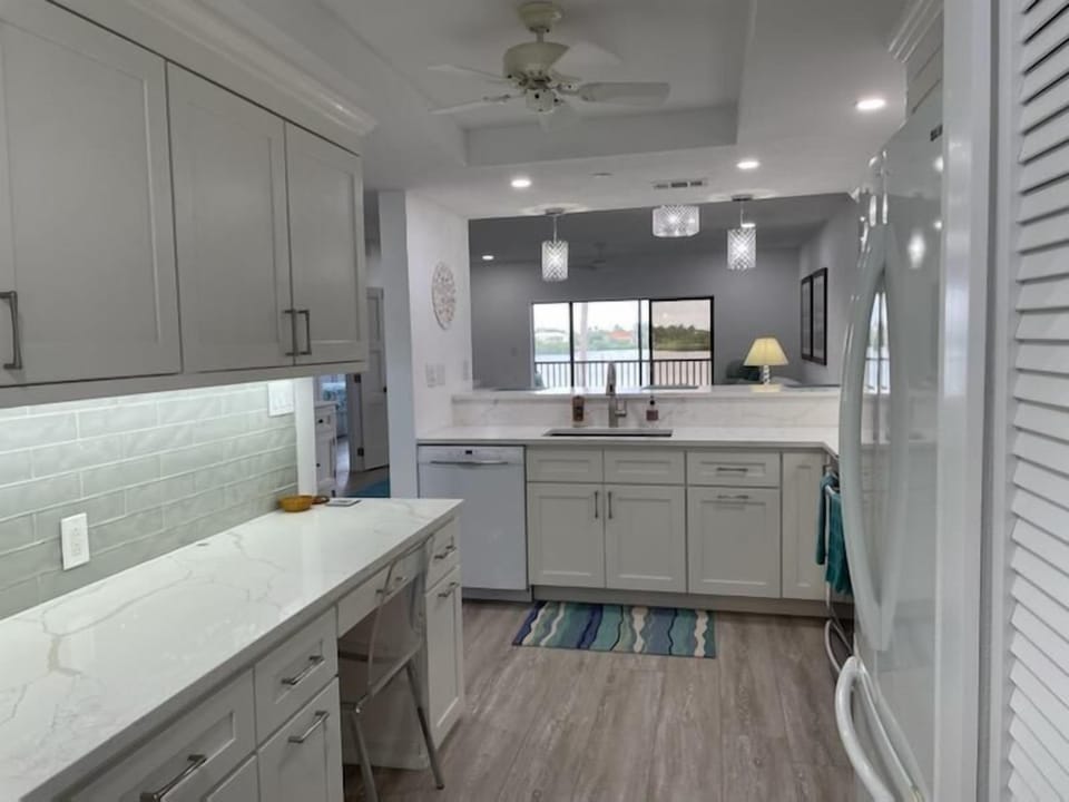 Buttonwood Cove 104B kitchen