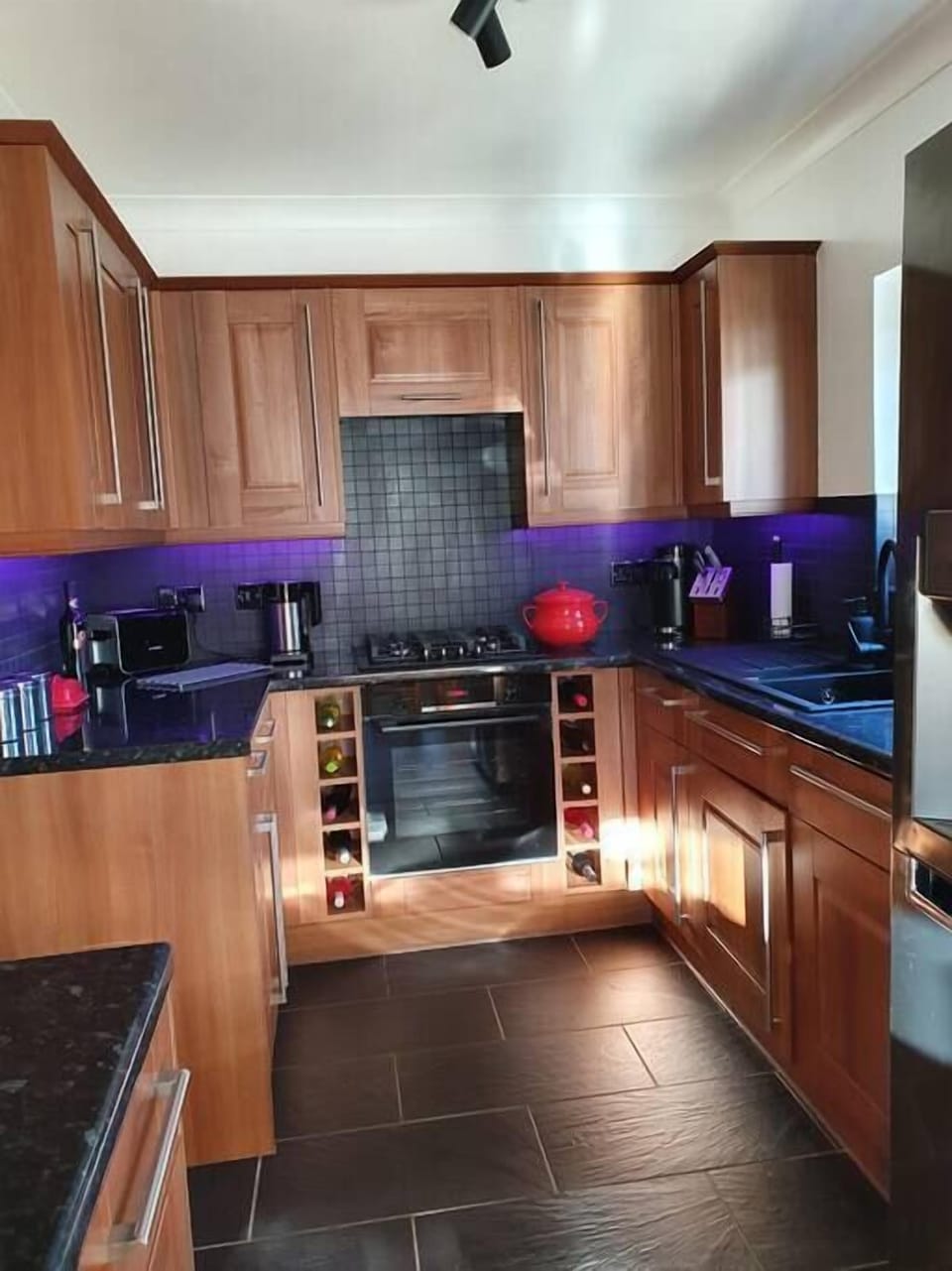 Fully fitted kitchen with all the appliances you could wish for!