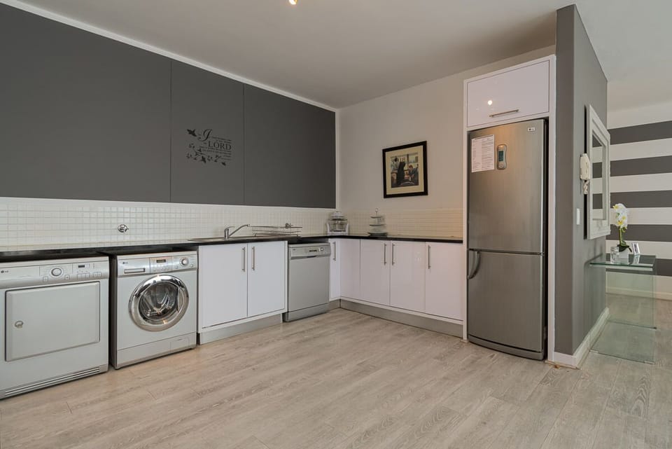 Fully fitted kitchen