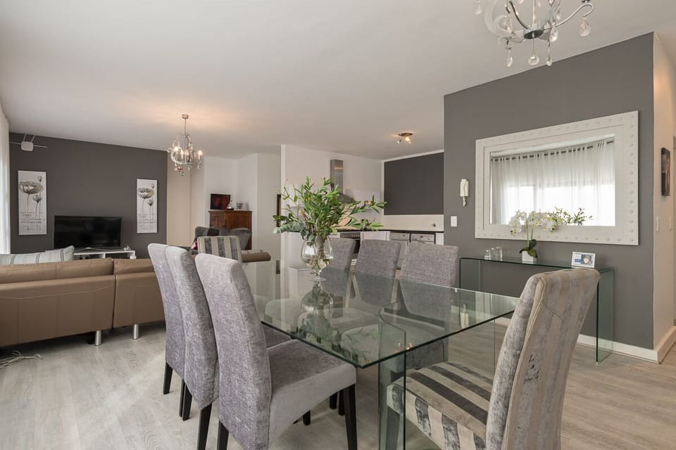 8 seater dinning room table and chairs. 