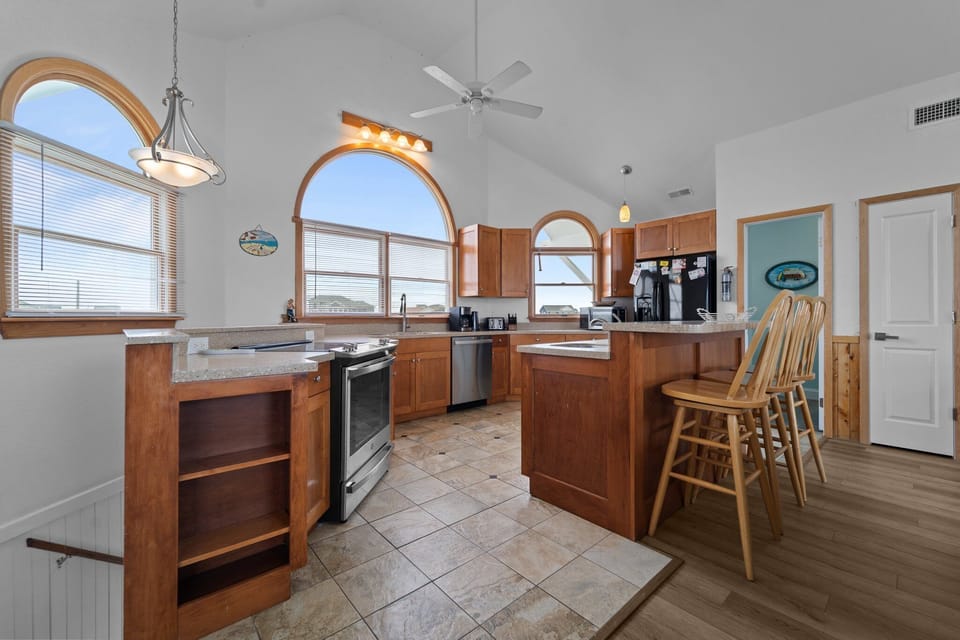 Full Size Well Stocked Kitchen