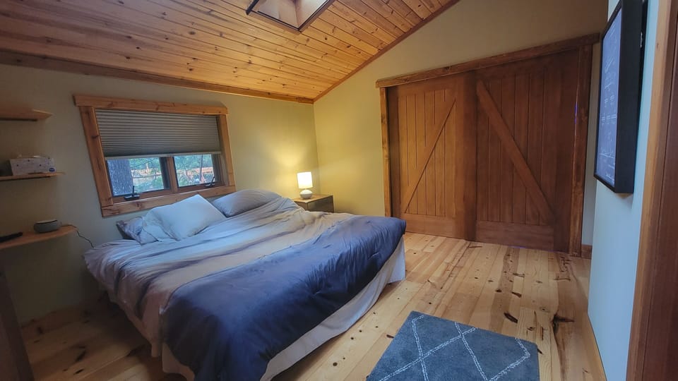 Master suite.....fully closed off from loft.