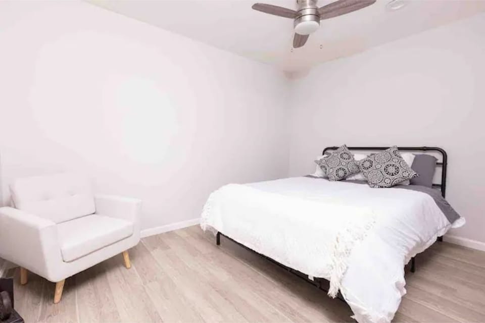 Bedroom 1 with 1 queen bed 