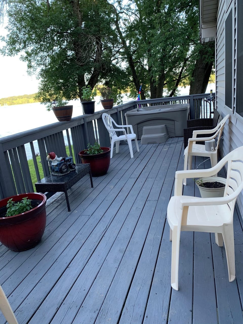 View of left side of deck.