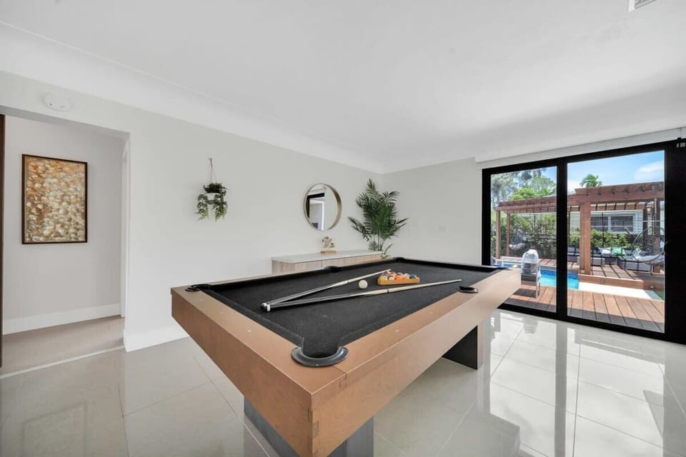 Luxurious Billards-Table