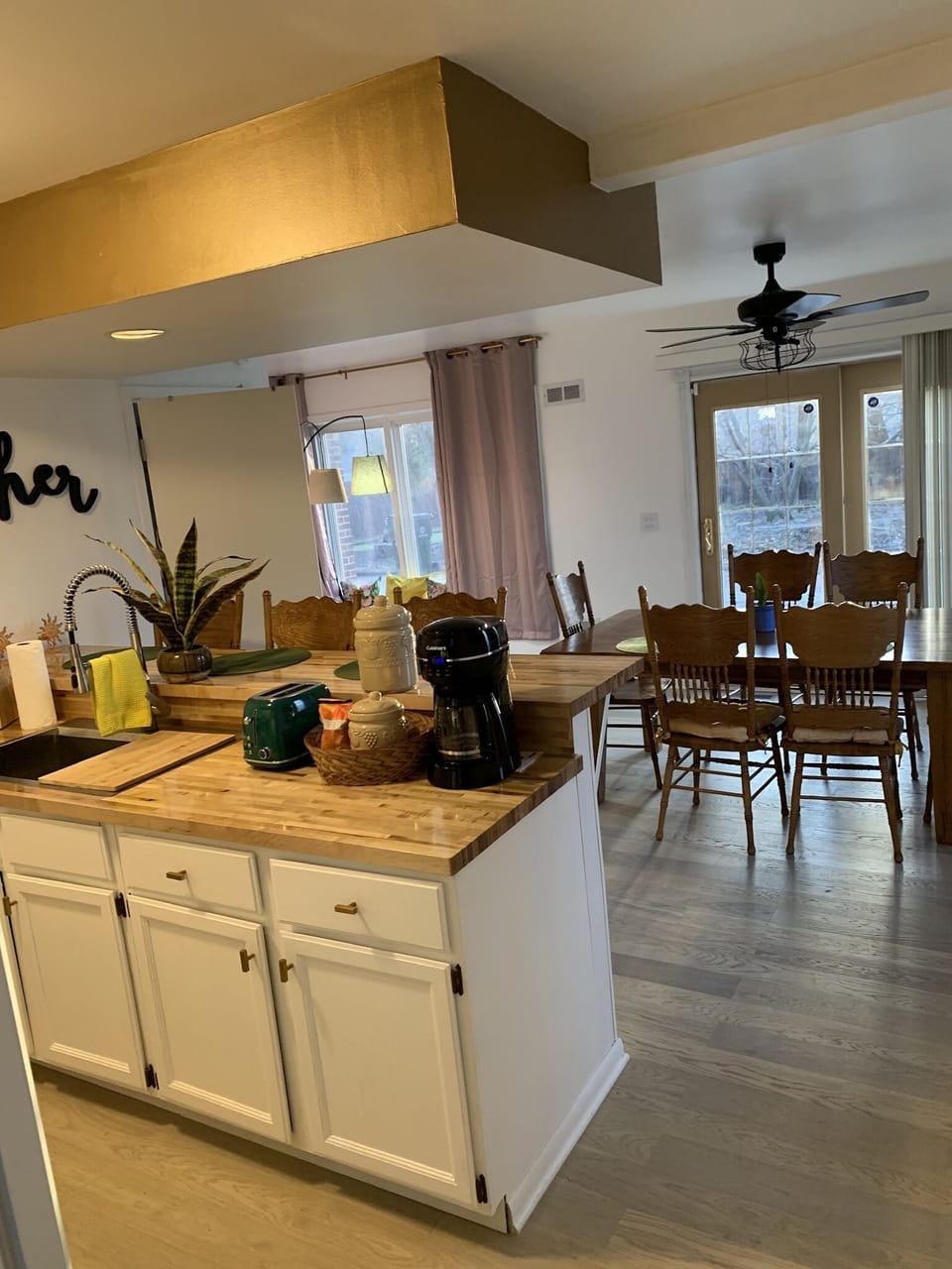 Full Kitchen and Dining Room