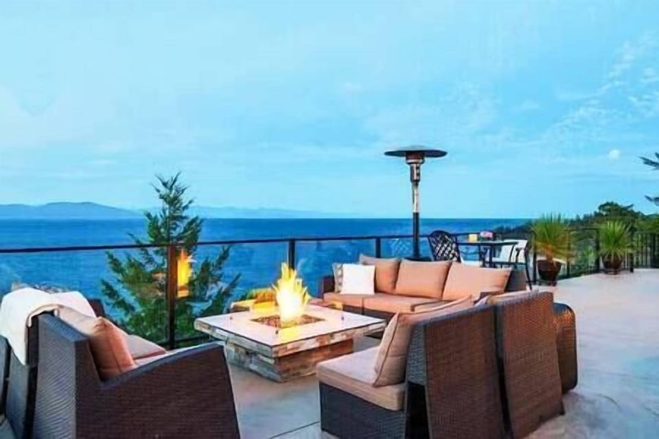 Oceanview Backyard- firepit seating area
