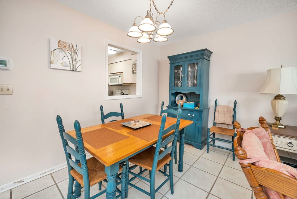 Harbour Oaks 121 - Dining Space