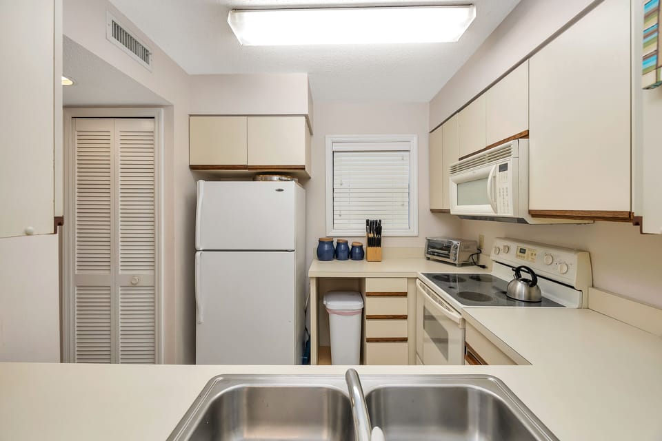 Harbour Oaks 121 - Kitchen