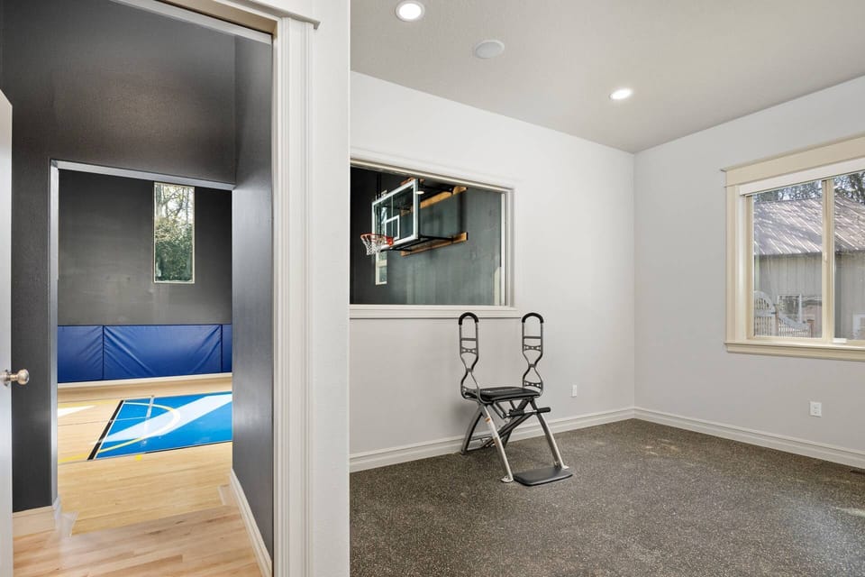 For those that want to be a bit more active there is a small yoga / workout studio.