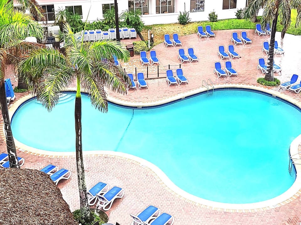 Relaxing Pool