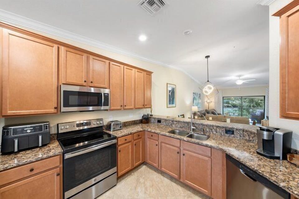 The kitchen is very well appointed with all the comforts of home