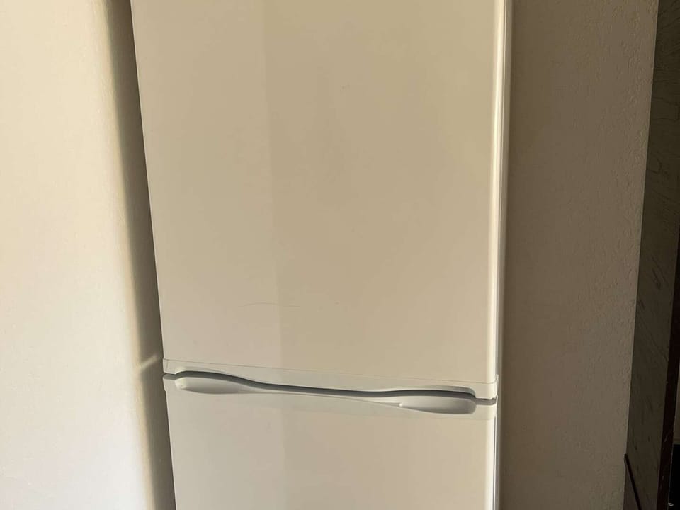 Large 3 Room Flat with Terrace, Washing Machine and Dishwasher, Pets Allowed Apartment in Agde