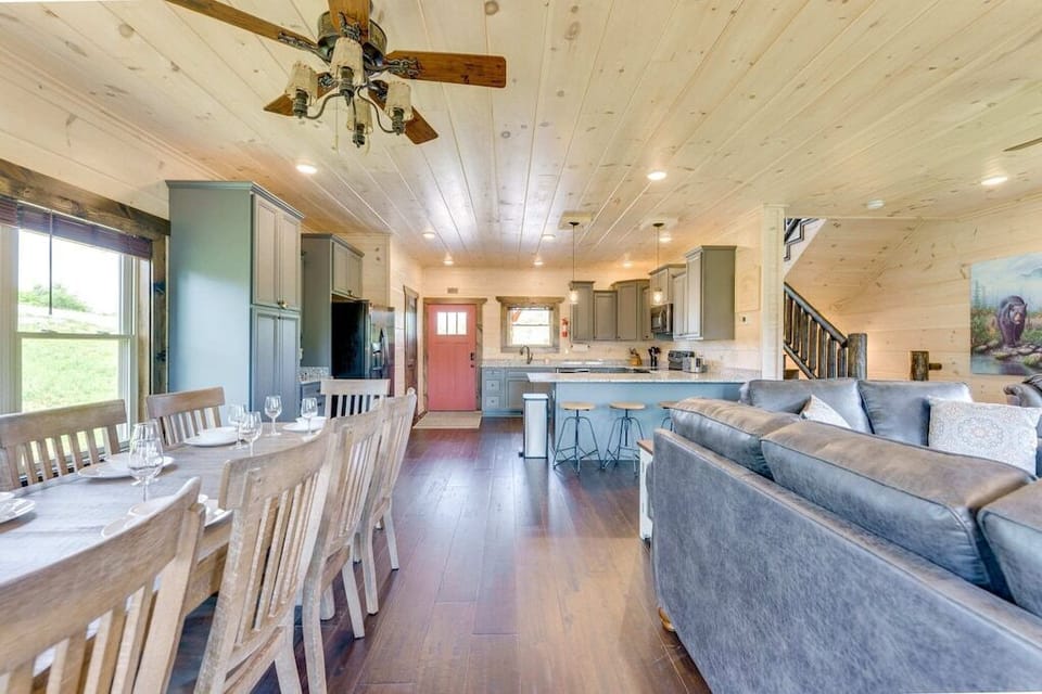 Misty Mountain Stop's open living space