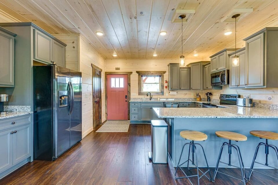Misty Mountain Stop's fully equipped kitchen