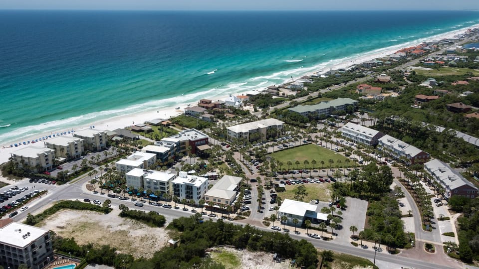 Gulf Place Grounds and Amenities
