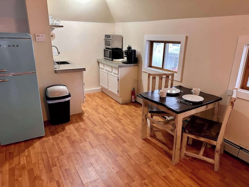 Our kitchenette is just that, with a convection oven / air fryer / toaster to the microwave and coffee maker, you will find it easy to create the meals you need before and after hitting the slopes. Plus, with the options out, who needs to cook?