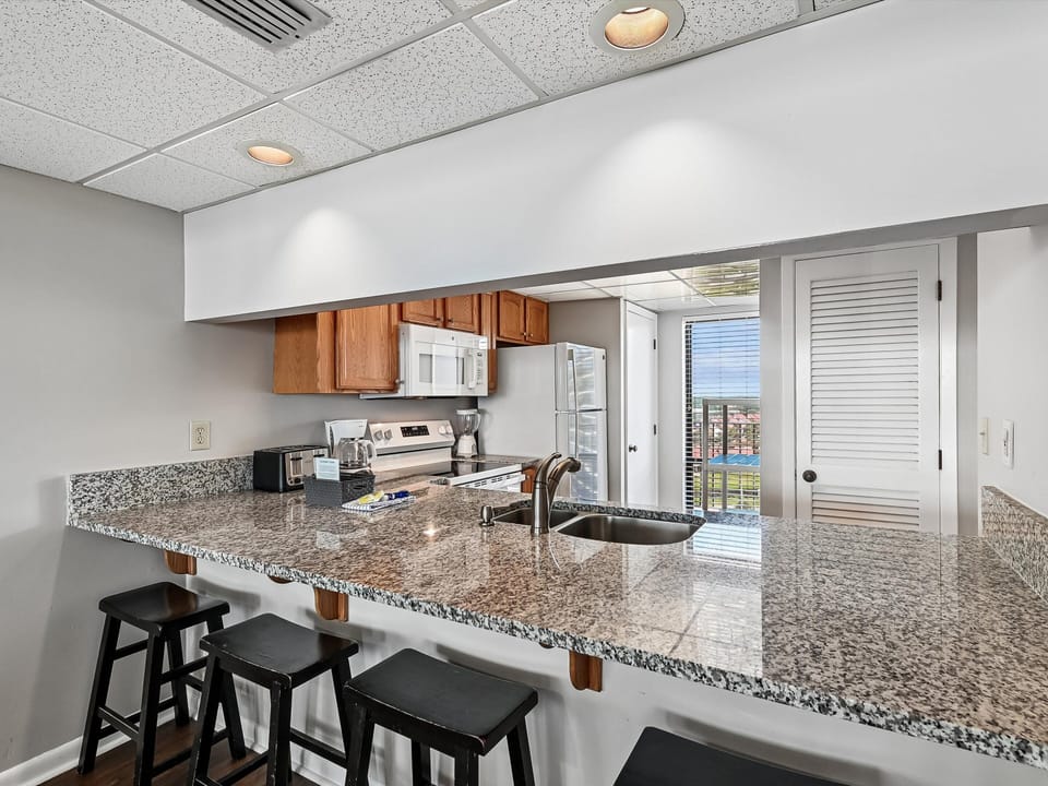 Kitchen - Breakfast Bar