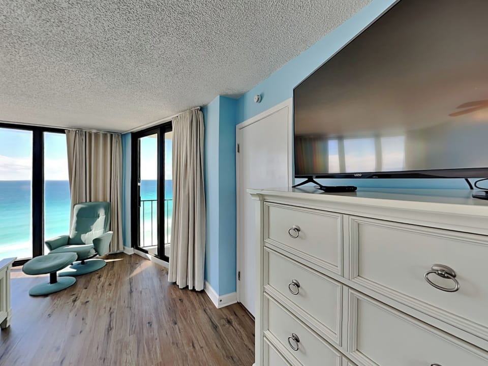 Primary Bedroom - Smart TV - First Floor