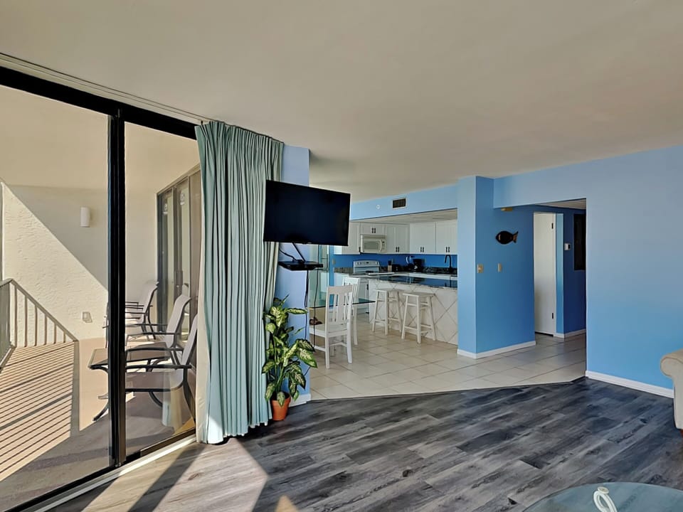 Living Area -Smart TV + Balcony Access