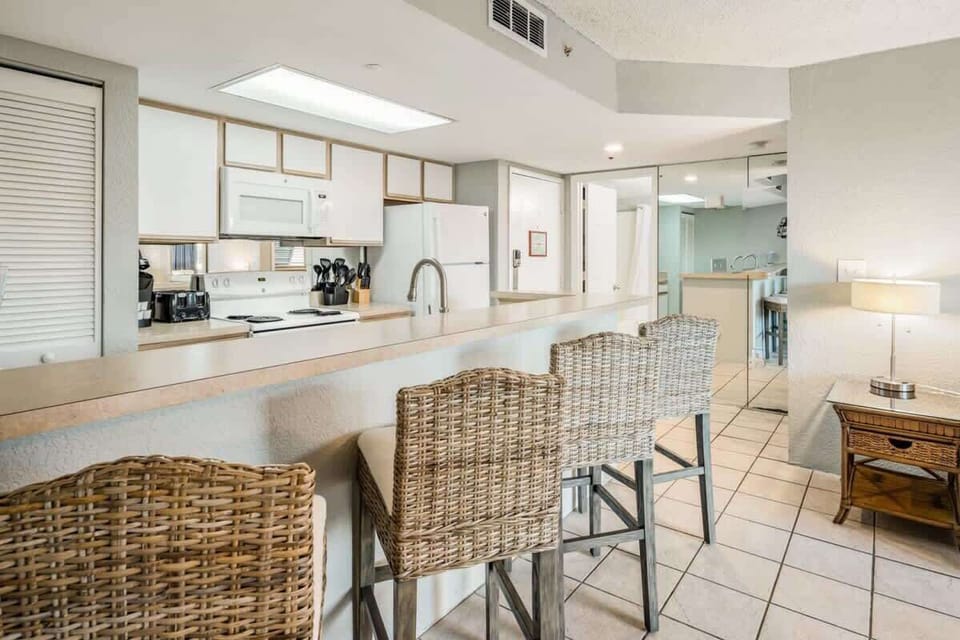 Breakfast Bar Seating for 4