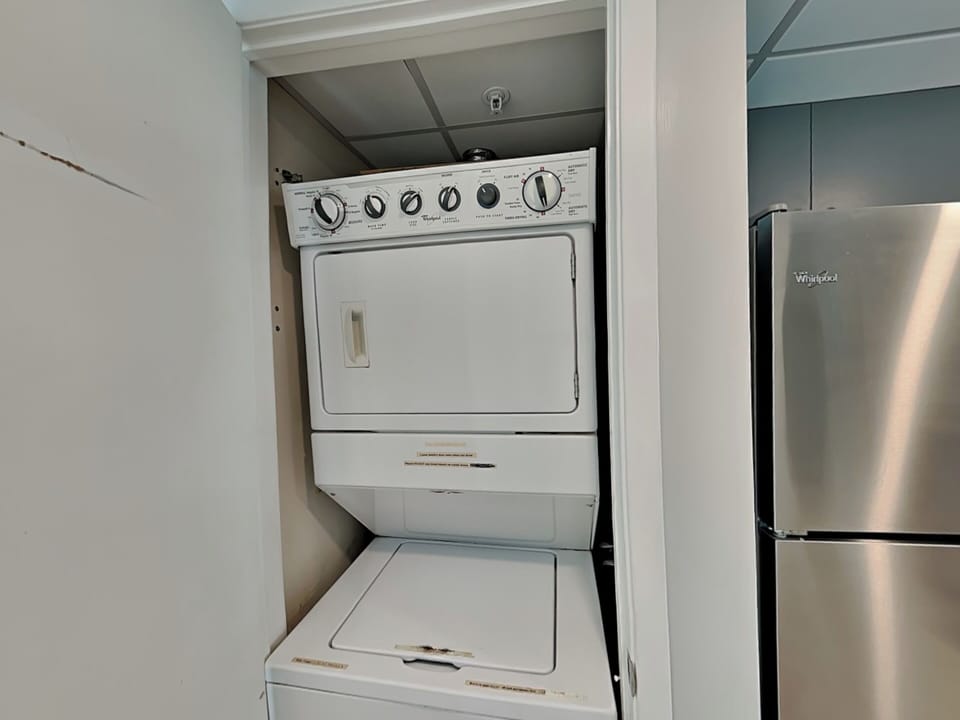 Laundry Closet - Washer and Dryer