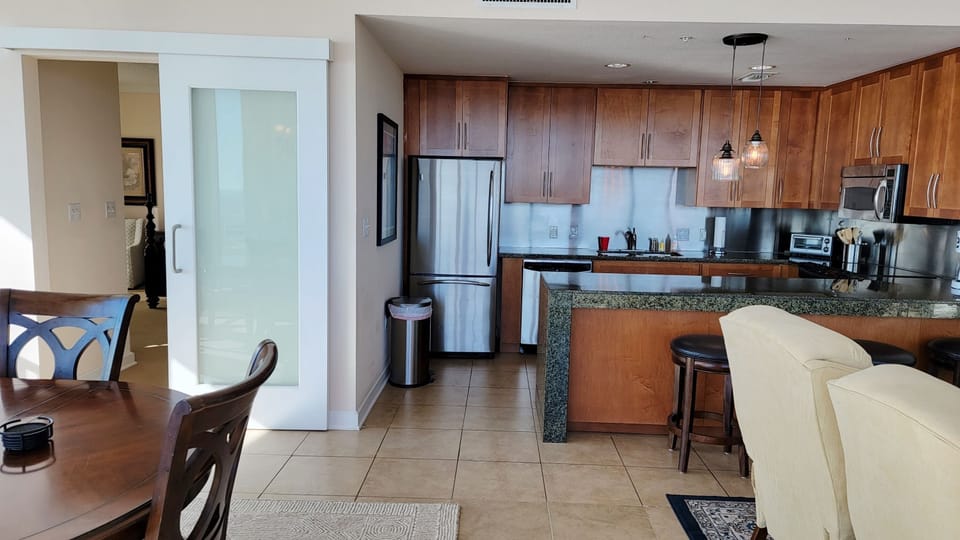 Kitchen & Dining Area
