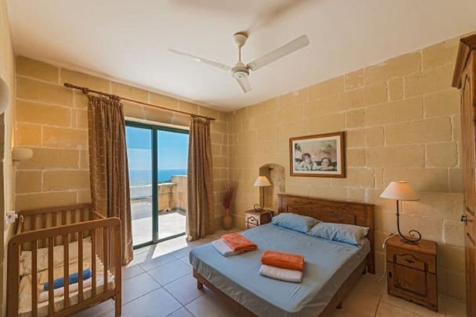 Double Bed bedroom with balcony and View and En-Suite