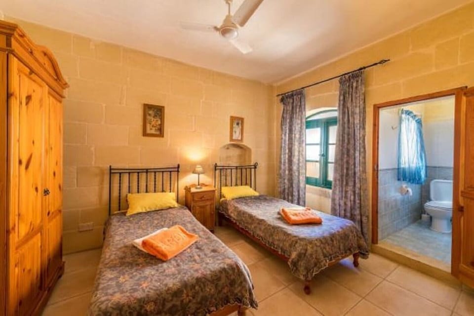Bedroom with 2 single beds also En-Suite