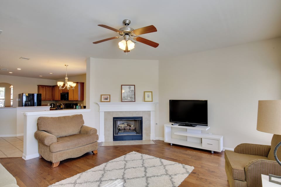 Living Room | Flat-Screen TV | Fireplace | Central Heating & Air Conditioning