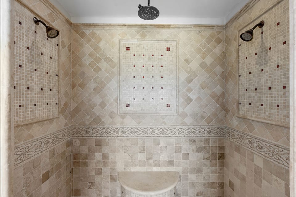 Grand walk in shower