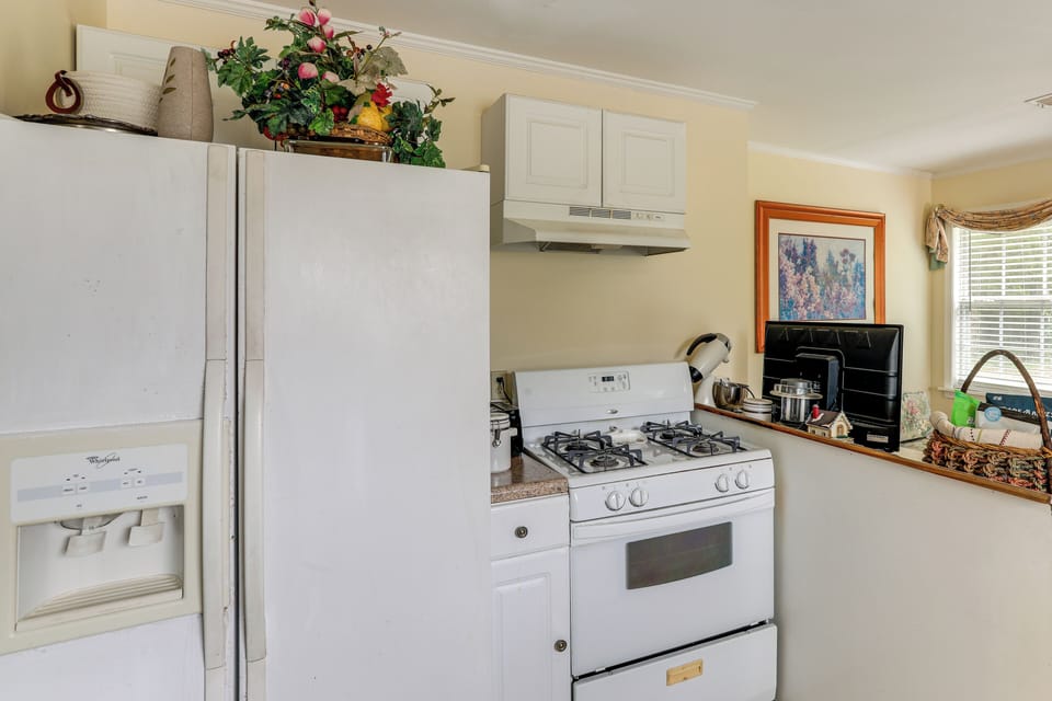 Kitchen | Blender | Crockpot | Toaster | Stand Mixer