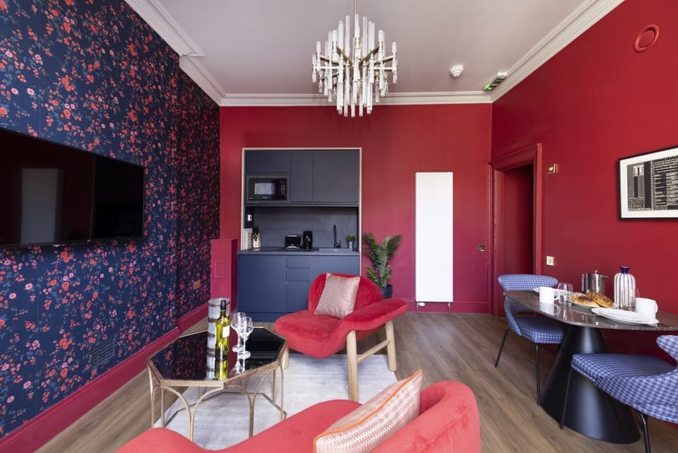 Studio with bed and kitchen
