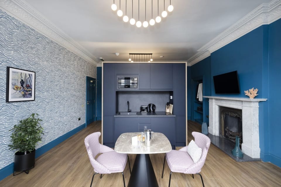 Studio with bed and kitchen