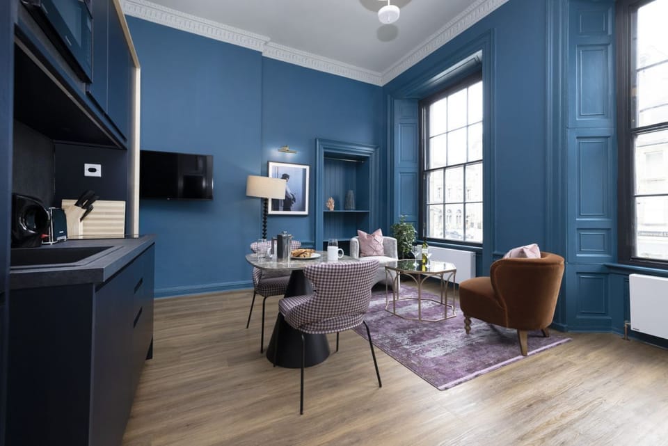 Studio with bed and kitchen