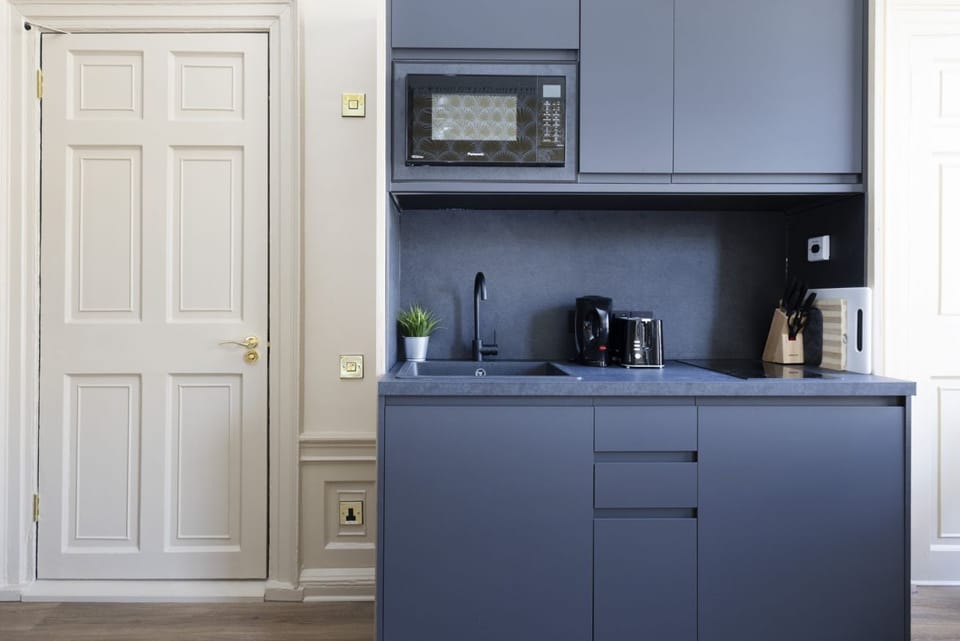 Studio with bed and kitchen